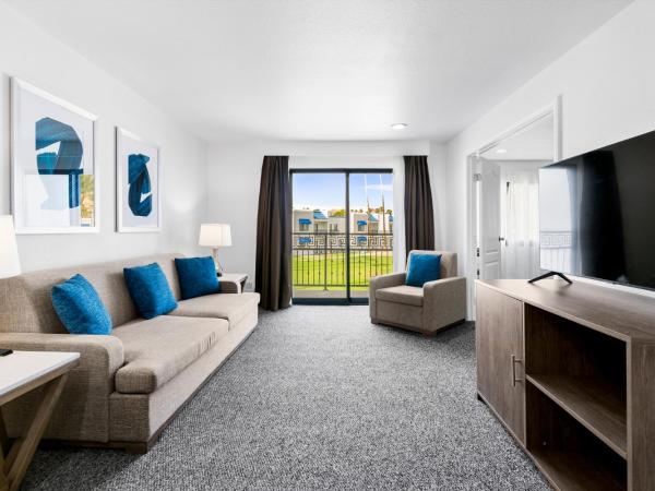 Serene Vegas Boutique Hotel Las Vegas : photo 8 de la chambre suite supérieure lit king-size rksv - vue sur cour