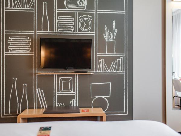 Ibis Wroclaw Centrum : photo 4 de la chambre chambre standard avec 1 lit double et 1 canapé-lit simple