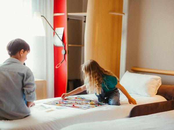 Ibis Wroclaw Centrum : photo 2 de la chambre chambre standard avec 1 lit double et 1 canapé-lit simple