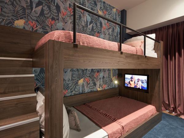 Van der Valk Hotel Haarlem : photo 5 de la chambre chambre familiale deluxe (6 personnes)