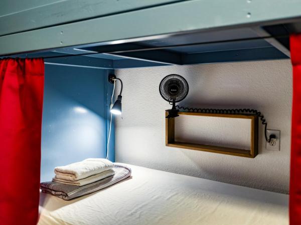 Firehouse Hostel : photo 4 de la chambre lits superposés dans dortoir masculin