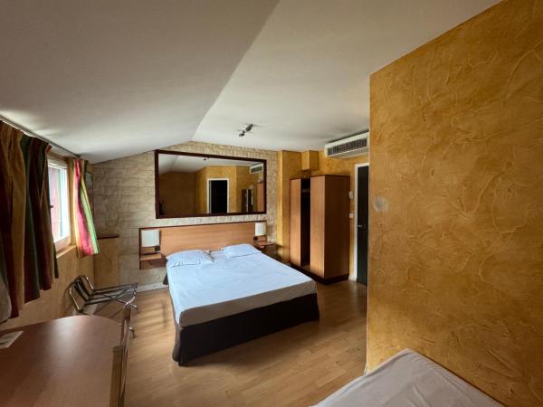 Hôtel Bosquet Pau Centre : photo 3 de la chambre chambre triple grand confort