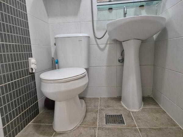 Healing House : photo 3 de la chambre chambre simple avec salle de bains privative