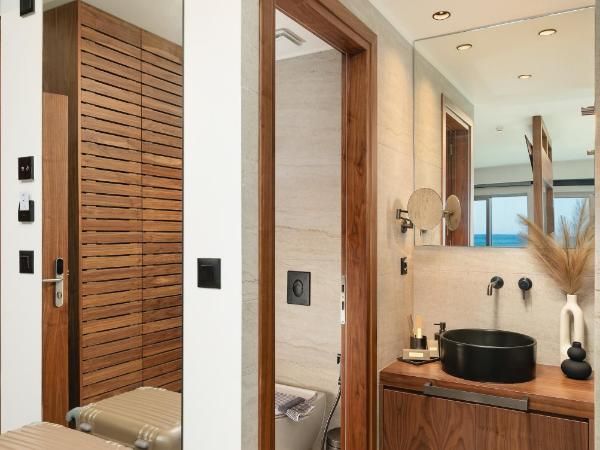 Elia Sea Suites : photo 9 de la chambre superior seafront suite with indoor hot tub