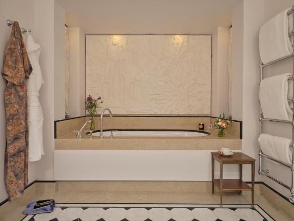 Airelles Château de la Messardière : photo 3 de la chambre appartement - rez-de-chaussée