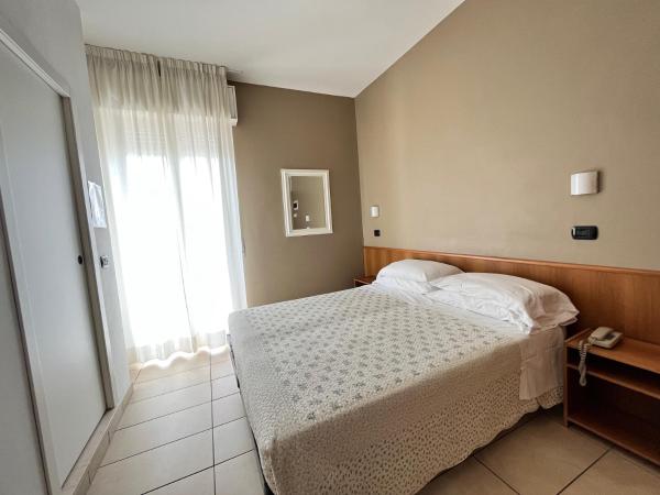 Hotel Berenice : photo 5 de la chambre chambre double ou lits jumeaux avec balcon