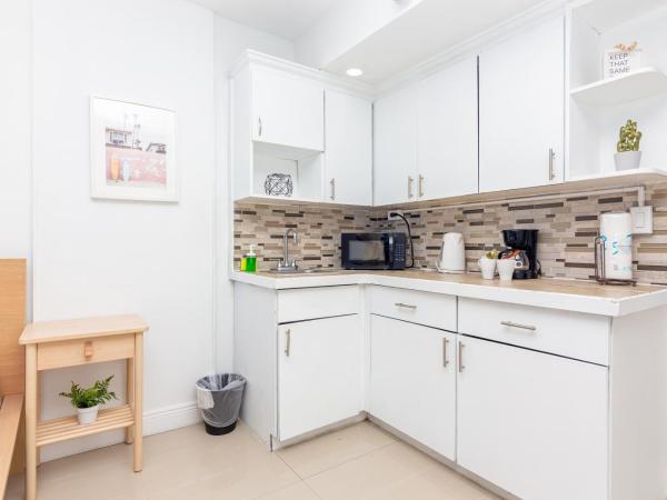 Girasole Rentals : photo 4 de la chambre studio lit queen-size de luxe