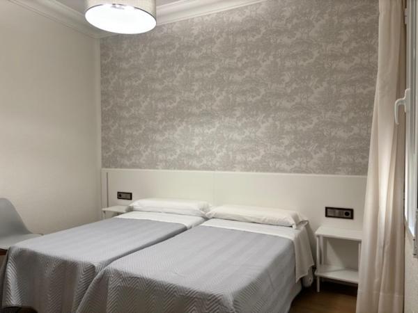 Pensión Numancia : photo 7 de la chambre chambre double ou lits jumeaux avec salle de bains privative