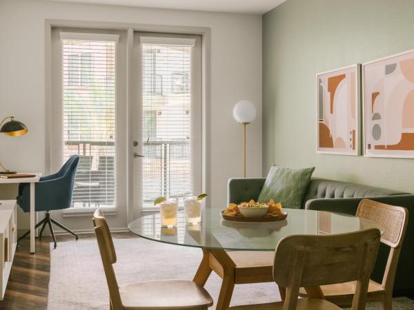 Sonder at Hance Park : photo 1 de la chambre appartement 2 chambres avec balcon