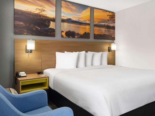 Days Inn by Wyndham Columbus Worthington : photo 2 de la chambre king corner room, smoking