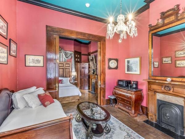 Royal Barracks Guest House : photo 1 de la chambre chambre quadruple deluxe