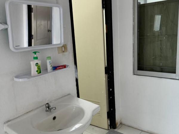 JS786Hostel : photo 4 de la chambre chambre lits jumeaux