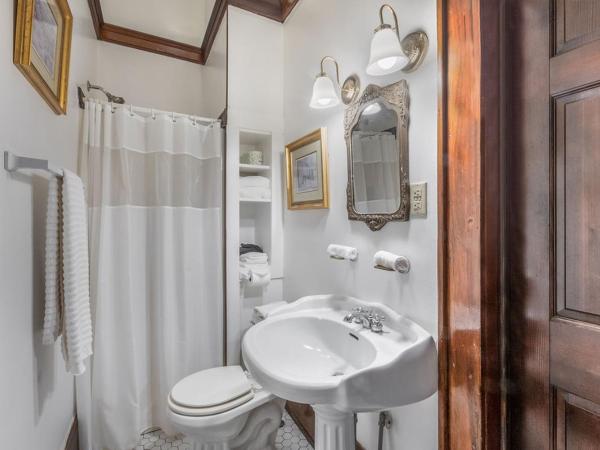 Royal Barracks Guest House : photo 3 de la chambre chambre quadruple deluxe