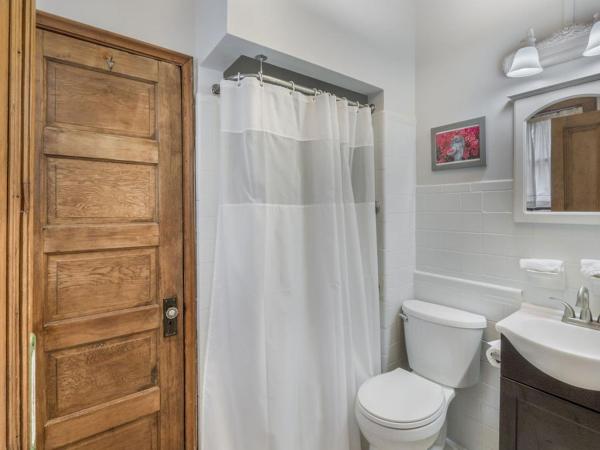 Royal Barracks Guest House : photo 4 de la chambre chambre lit queen-size