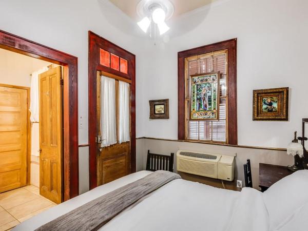 Royal Barracks Guest House : photo 2 de la chambre chambre lit queen-size