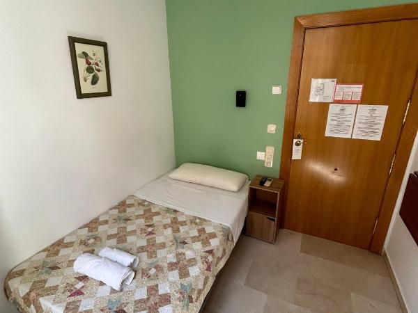 Hostal El Olivo : photo 7 de la chambre chambre simple avec salle de bains privative