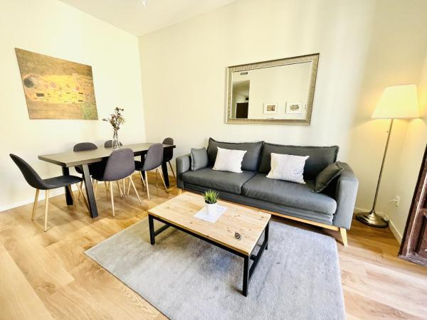 Luxury Apartment in Historic Center : photo 5 de la chambre appartement 2 chambres avec balcon