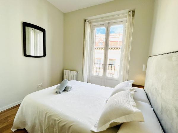 Luxury Apartment in Historic Center : photo 10 de la chambre appartement 2 chambres deluxe avec balcon