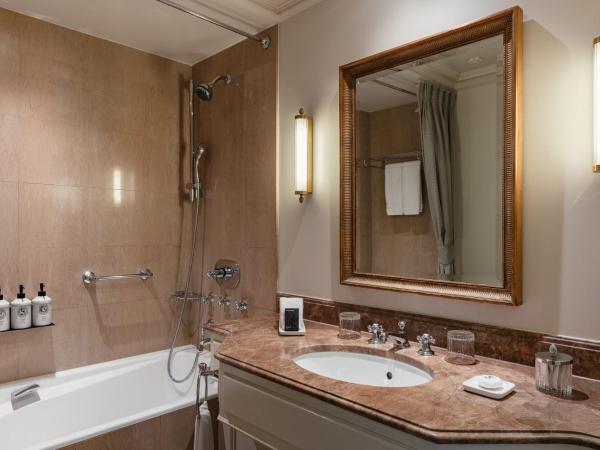 Four Seasons Hotel des Bergues Geneva : photo 2 de la chambre chambre supérieure avec lit king-size