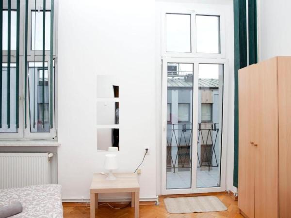 İonia-Stary Rynek : photo 4 de la chambre chambre triple basique avec salle de bains commune