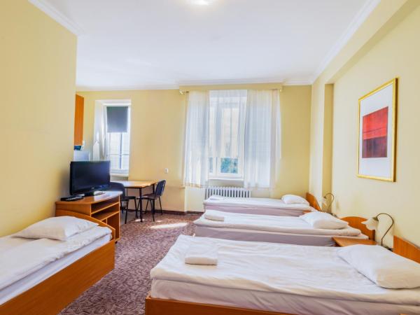 Noclegi Stadion Bed & Breakfast : photo 1 de la chambre economy quintuple studio with kitchenette