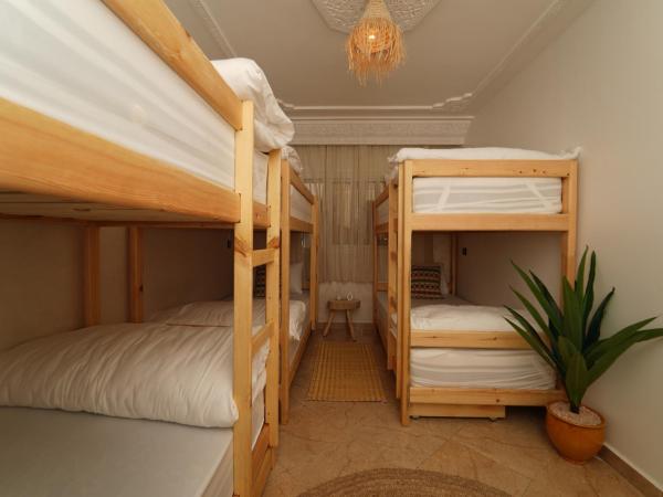 Waves Hunter Surf House : photo 6 de la chambre lit dans dortoir pour femmes de 6 lits