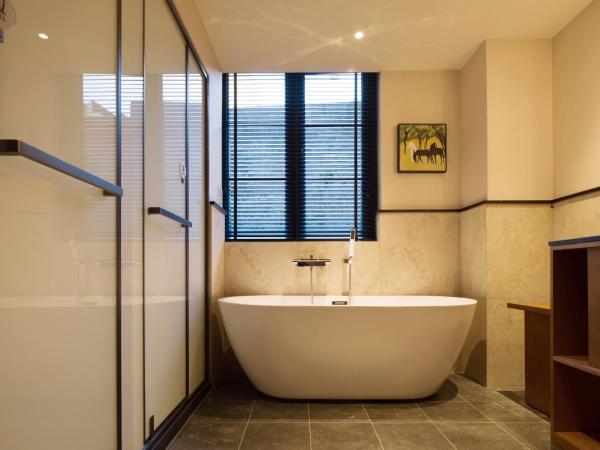 Vintage Attic Hotel of Chongqing : photo 4 de la chambre chambre double deluxe avec baignoire