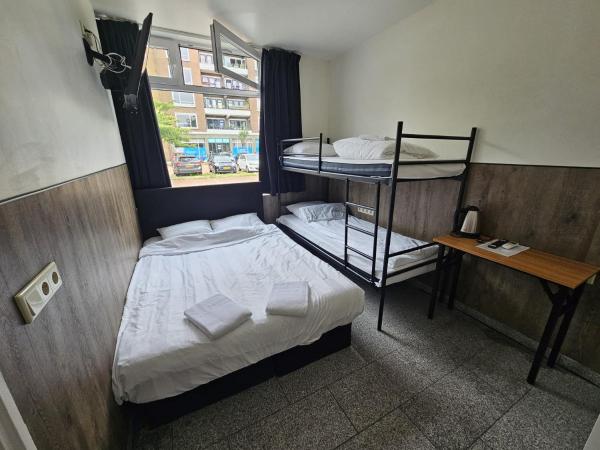 Hotel-Chao NL 24 hours open : photo 1 de la chambre chambre quadruple Économique