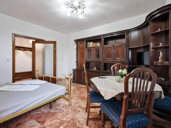 Apt Venice City : photo 7 de la chambre chambre triple Économique avec salle de bains commune