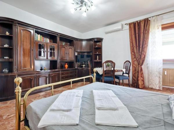 Apt Venice City : photo 5 de la chambre chambre triple Économique avec salle de bains commune