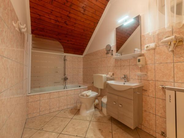 Márvány Panzió : photo 2 de la chambre chambre double ou lits jumeaux supérieure