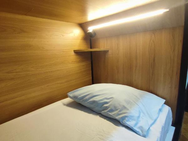 Hostel Casarão 65 : photo 9 de la chambre lit simple dans dortoir mixte