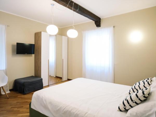 Flora Inn Scotti's House - Due passi in centro : photo 7 de la chambre chambre double avec salle de bains privative