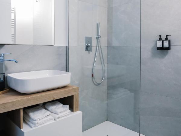 Flora Inn Scotti's House - Due passi in centro : photo 8 de la chambre chambre double avec salle de bains privative