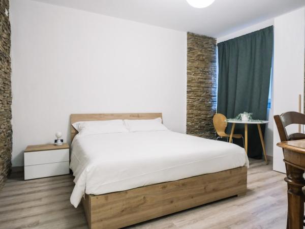 Flora Inn Scotti's House - Due passi in centro : photo 2 de la chambre chambre double avec salle de bains privative