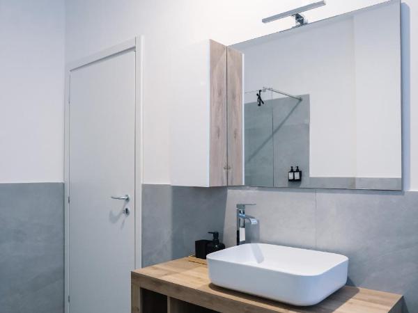 Flora Inn Scotti's House - Due passi in centro : photo 10 de la chambre chambre double avec salle de bains privative