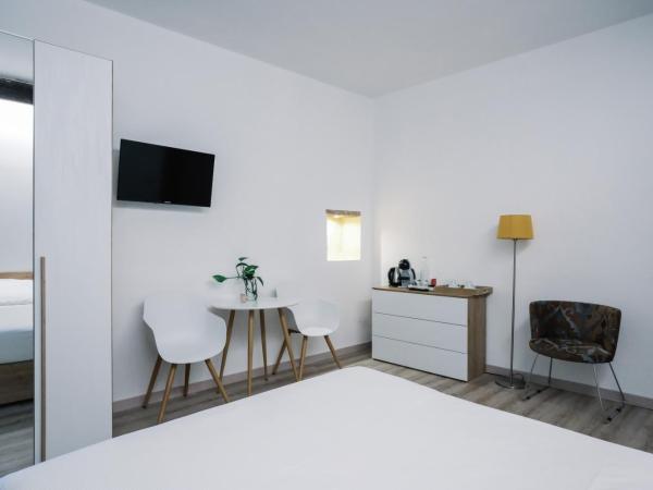 Flora Inn Scotti's House - Due passi in centro : photo 3 de la chambre chambre double avec salle de bains privative