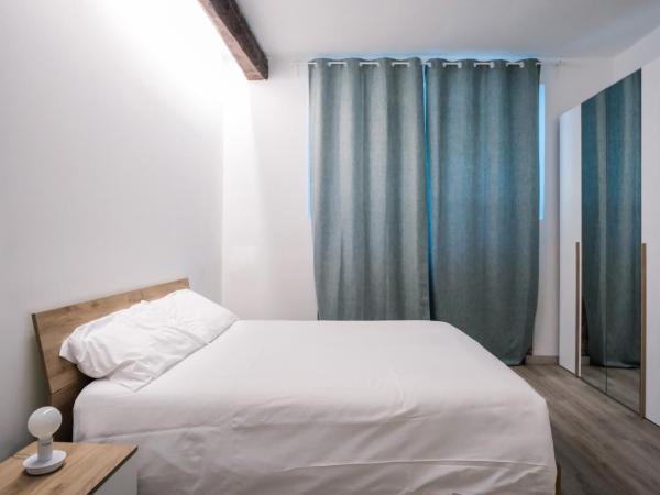 Flora Inn Scotti's House - Due passi in centro : photo 6 de la chambre chambre double avec salle de bains privative