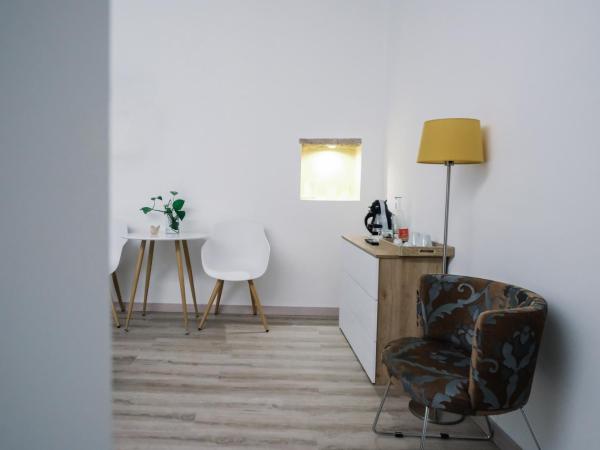 Flora Inn Scotti's House - Due passi in centro : photo 8 de la chambre chambre double avec salle de bains privative