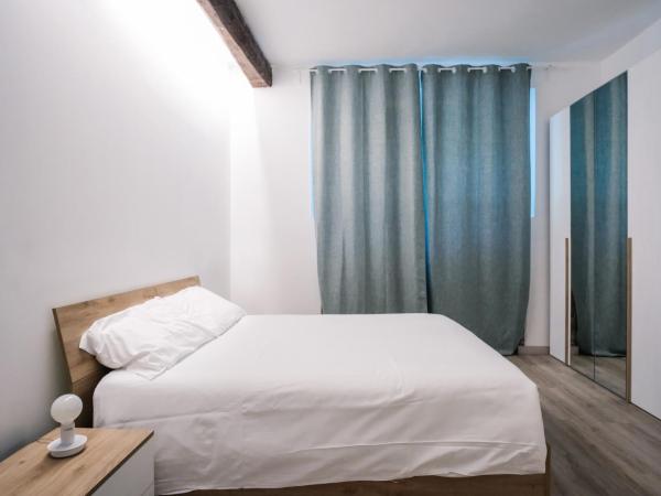 Flora Inn Scotti's House - Due passi in centro : photo 1 de la chambre chambre double avec salle de bains privative