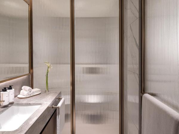 InterContinental Residences Dubai Business Bay, an IHG Hotel : photo 3 de la chambre two-bedroom apartment with balcony and canal view