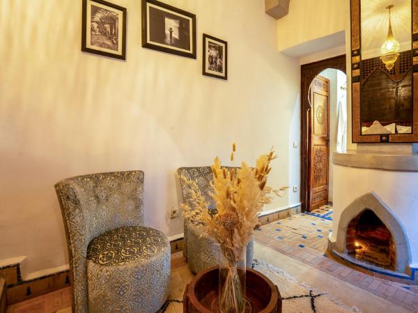 Riad Yalla habibi : photo 5 de la chambre chambre lit queen-size avec balcon