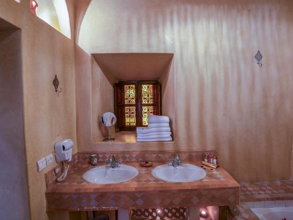 Riad Yalla habibi : photo 9 de la chambre chambre double deluxe avec baignoire