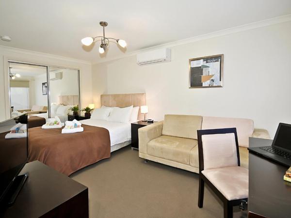 6B - Executive Rooms in Large Property in Brunswick : photo 5 de la chambre chambre double ou lits jumeaux avec salle de bains