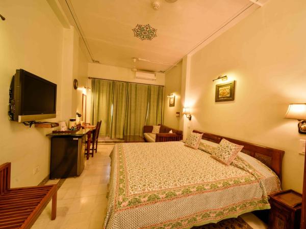Hotel Arya Niwas : photo 2 de la chambre chambre deluxe double ou lits jumeaux