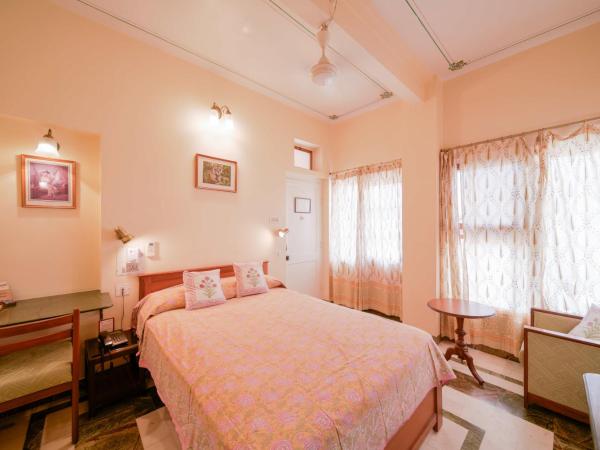 Hotel Arya Niwas : photo 4 de la chambre chambre deluxe double ou lits jumeaux