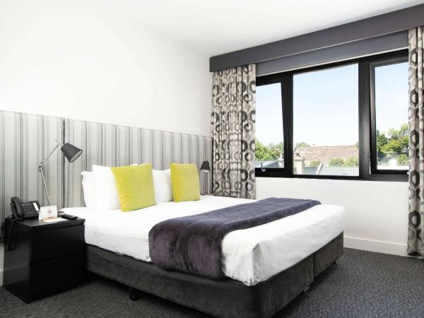 Comfort Hotel East Melbourne : photo 6 de la chambre suite supérieure lit king-size