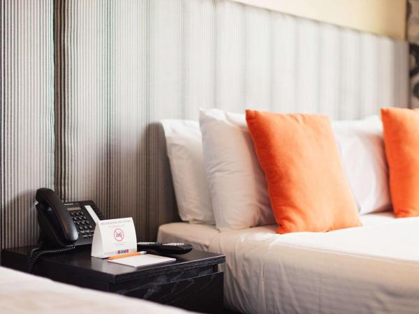 Comfort Hotel East Melbourne : photo 1 de la chambre suite supérieure lit king-size