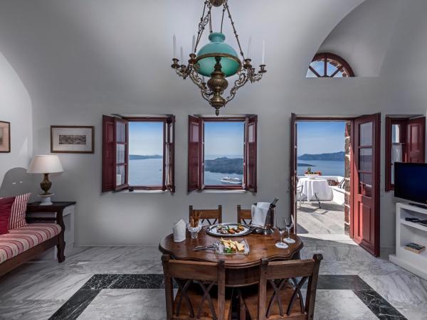 Aigialos Luxury Traditional Settlement : photo 7 de la chambre suites panoramiques - vue sur coucher de soleil