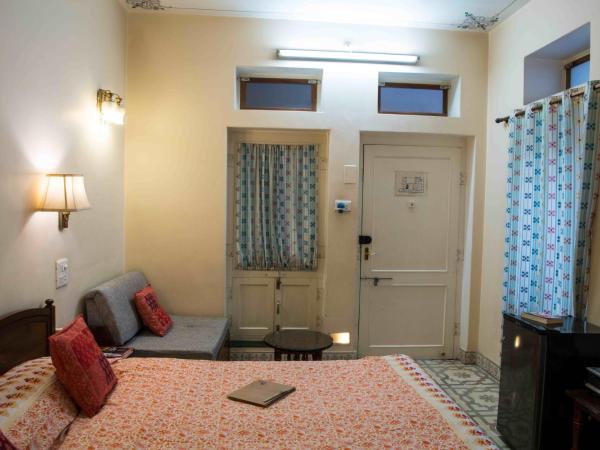 Hotel Arya Niwas : photo 9 de la chambre chambre double ou lits jumeaux supérieure